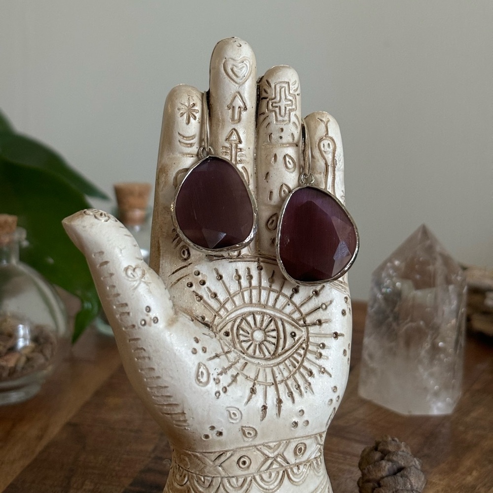 Elegant Purple Earrings with Teardrop Design in Polished Cat’s Eye Stone